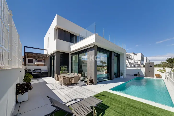 House in Pilar de La Horadada, Spain