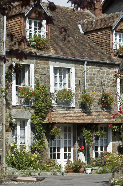 Купить старинный дом в деревне во франции моря омывающие великобританию